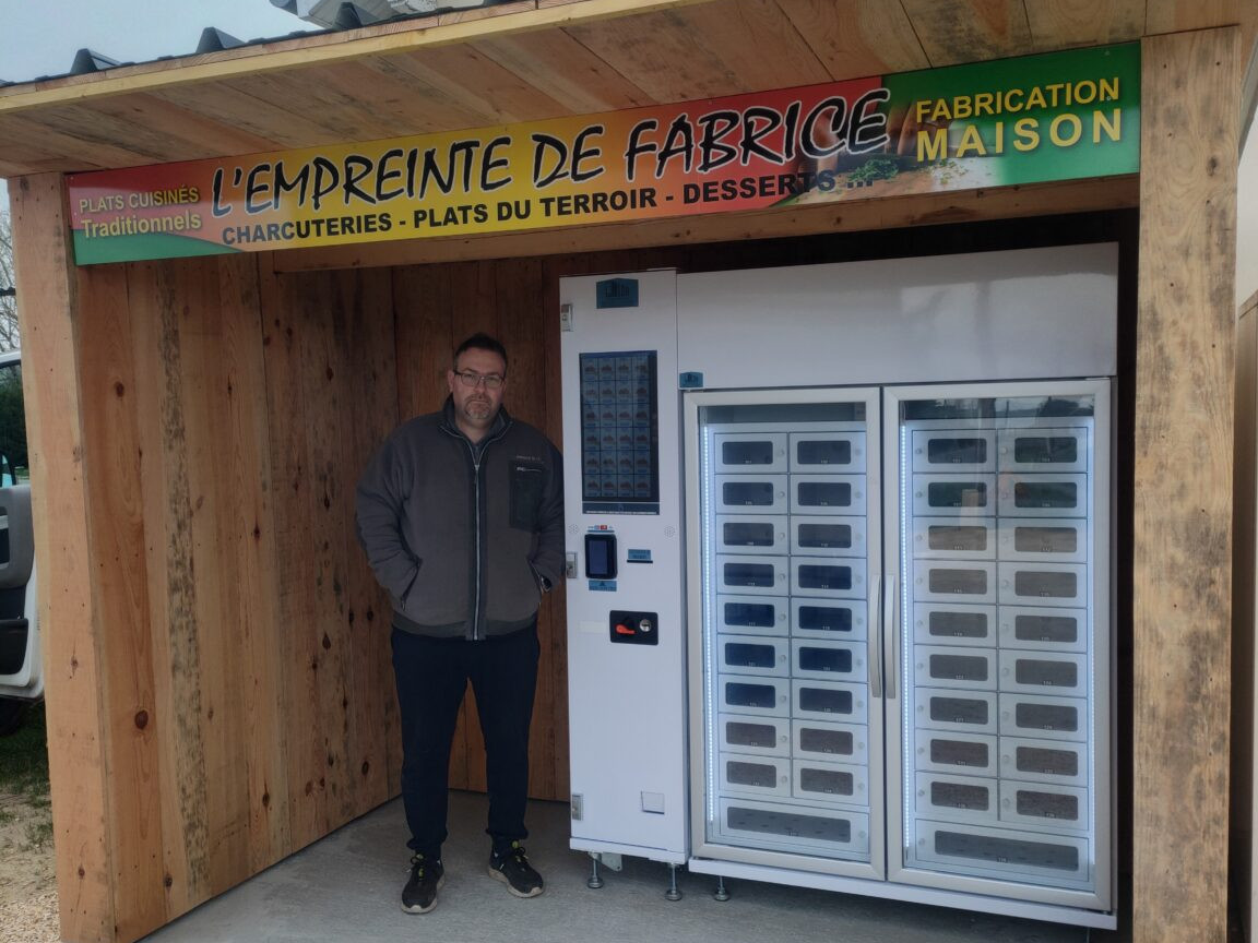 最新の会社の事例について フランス の 自家製 食 の スマート ロッカー 販売 機