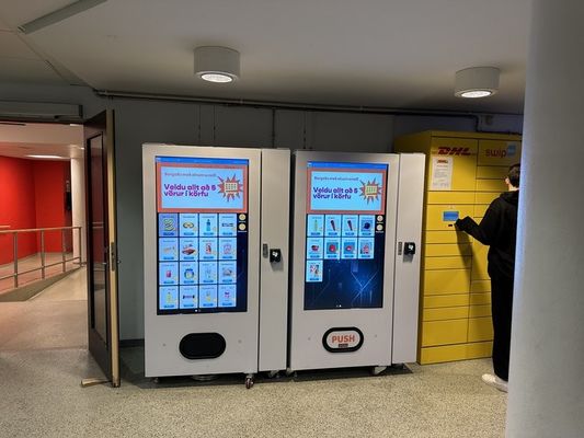 コスメティック 自動販売機 フルタッチスクリーン 調整可能な商品 唇膏用スロット 毛穴化粧品