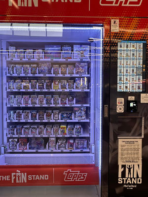 高容量セルフサービス自動販売機 21.5 インチタッチスクリーンと6階*10 スロット 顧客ケース用容量